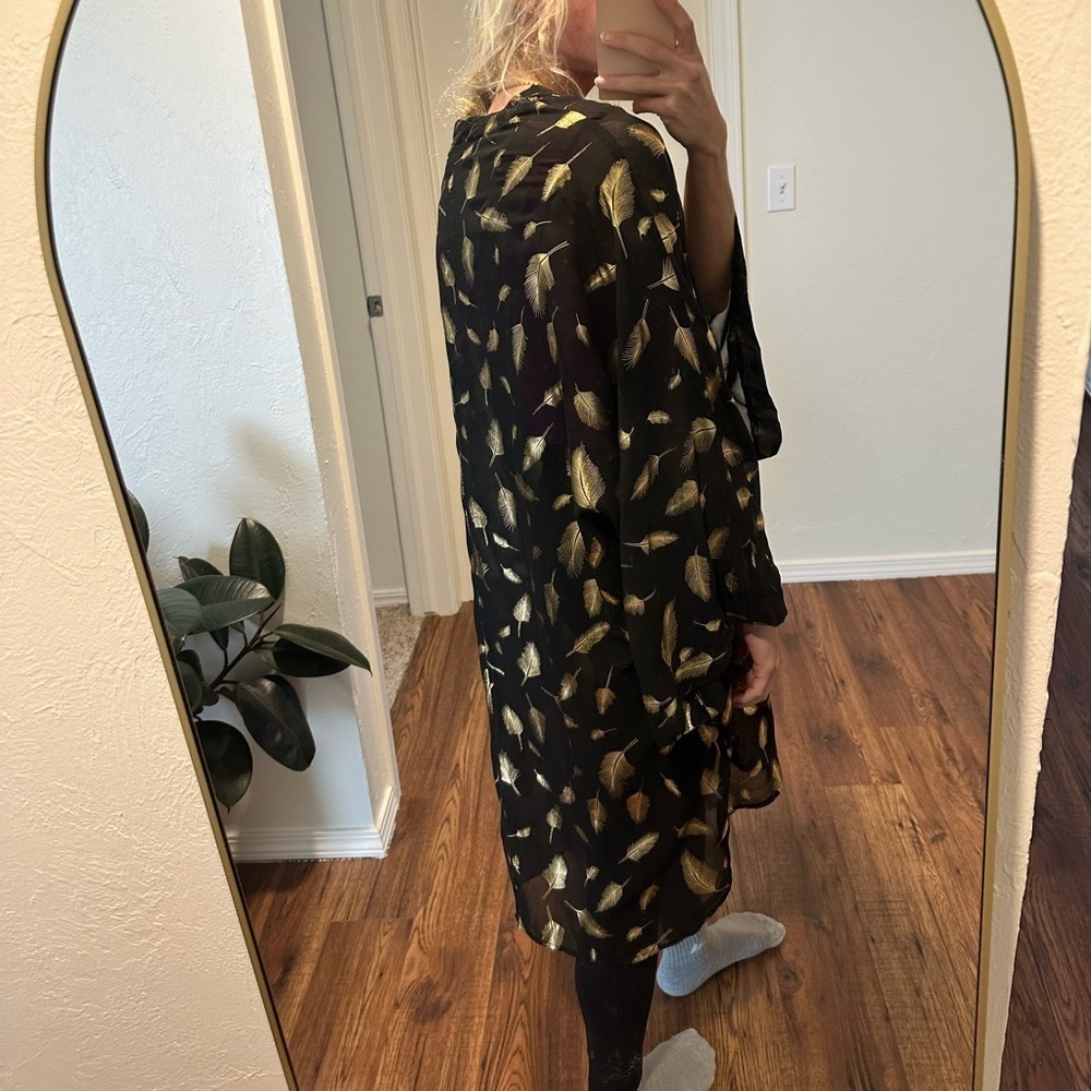 🌟SALE🌟Honey punch black robe with gold feathers size large - Picture 3 of 7